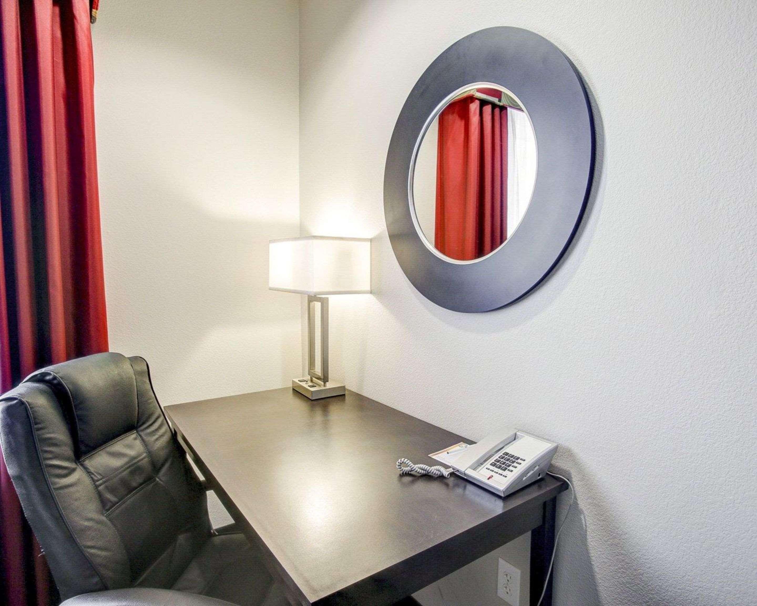 Quality Inn & Suites Bryan-College Station Exterior photo