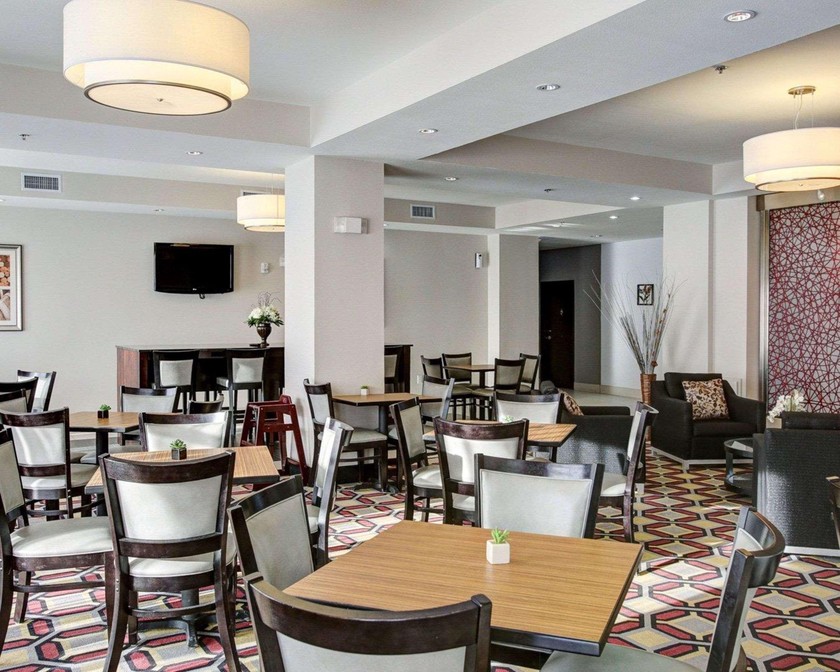 Quality Inn & Suites Bryan-College Station Exterior photo