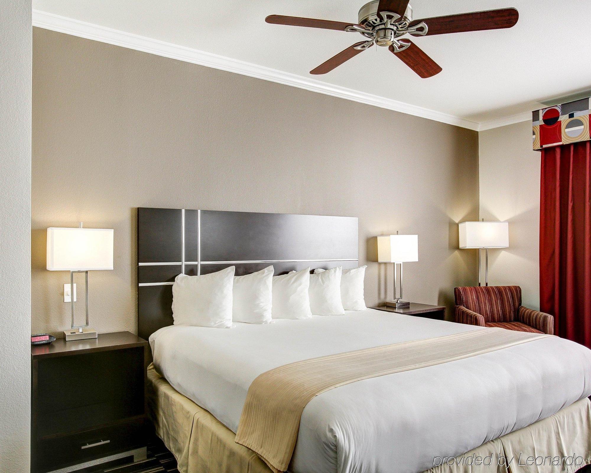 Quality Inn & Suites Bryan-College Station Exterior photo